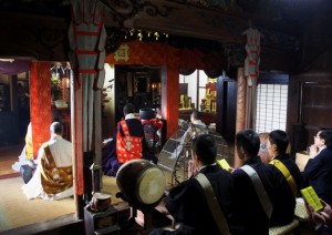 松涼寺お堂にて法要